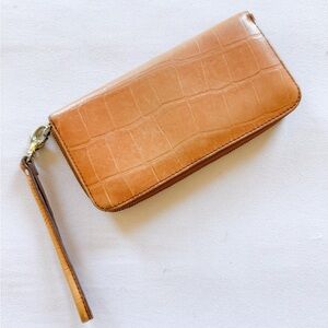 Fossil Women's Leather Wallet Zip Around Wallet  Brown